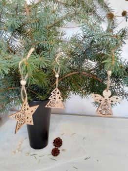 3 weihnachtliche Holzanhänger